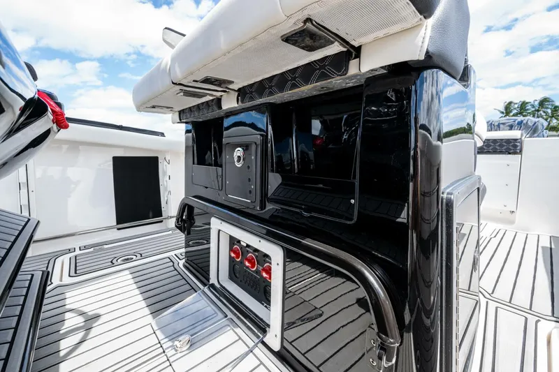 Slide: The Image of Tidewater 292 CC Adventure 2022 - 5741147