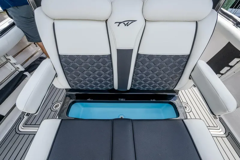 Slide: The Image of Tidewater 292 CC Adventure 2022 - 5741141