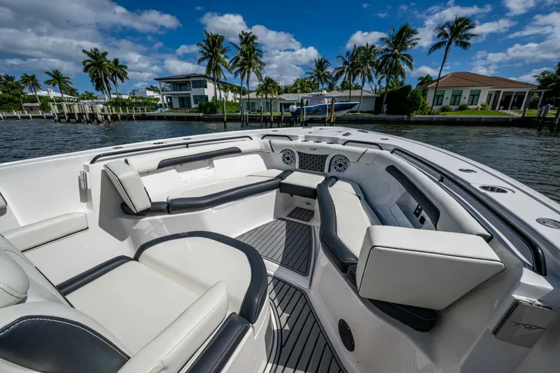 Slide: The Image of Tidewater 292 CC Adventure 2022 - 5741122