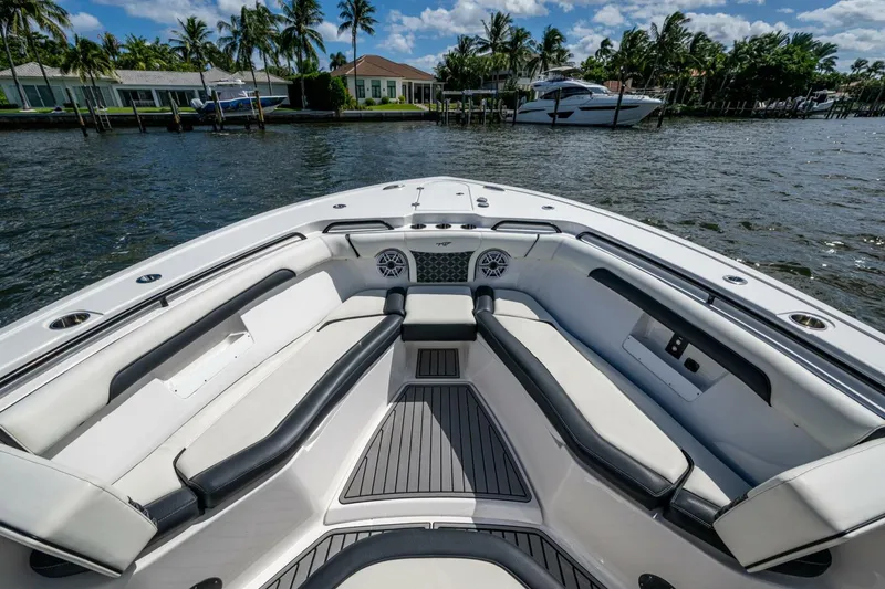 Slide: The Image of Tidewater 292 CC Adventure 2022 - 5741124