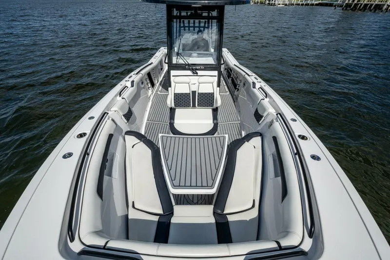 Slide: The Image of Tidewater 292 CC Adventure 2022 - 5741131