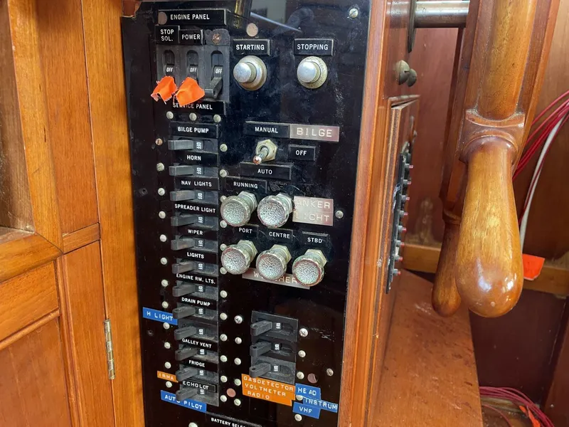 Slide: The Image of Grand Banks 32 1982 - 5529426