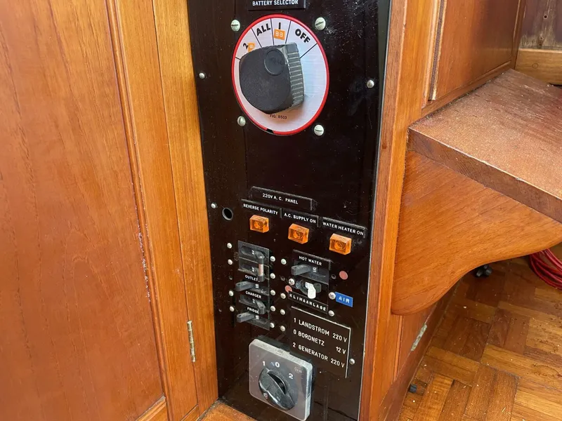 Slide: The Image of Grand Banks 32 1982 - 5529427