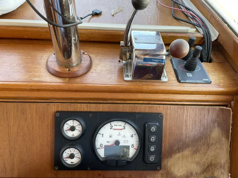 Slide: The Image of Grand Banks 32 1982 - 5529428