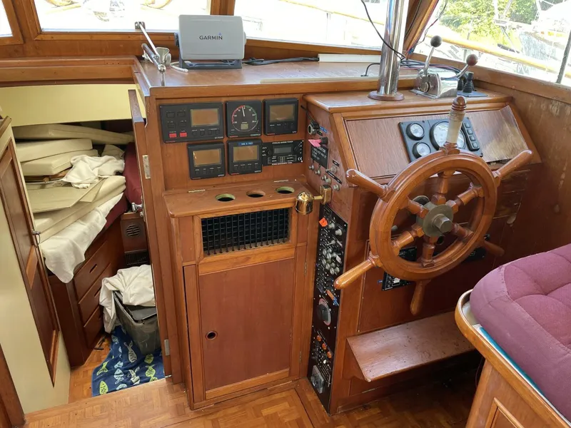 Slide: The Image of Grand Banks 32 1982 - 5529418