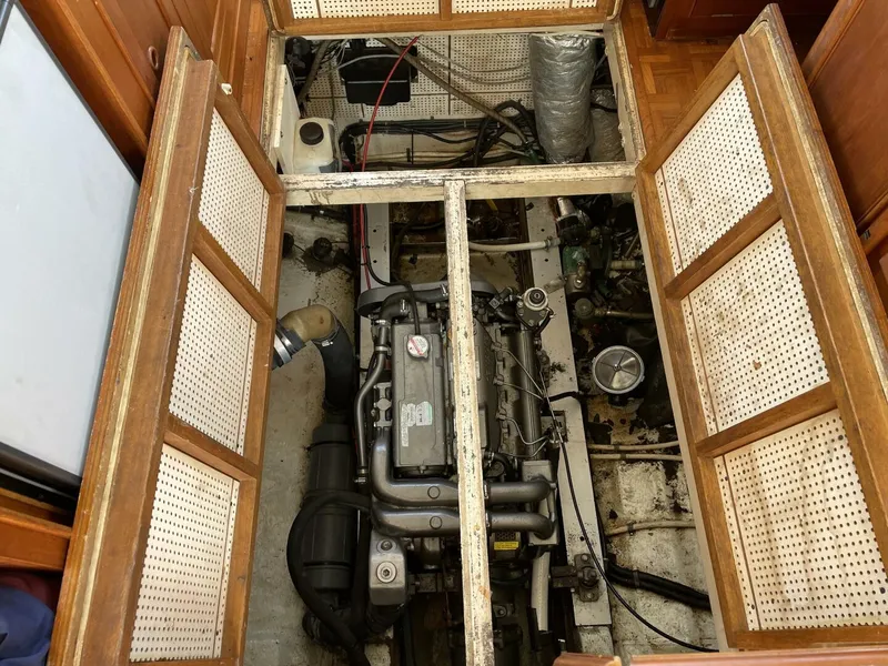 Slide: The Image of Grand Banks 32 1982 - 5529420