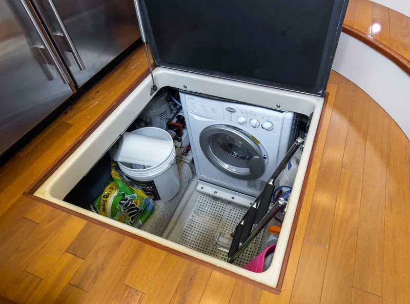 Slide: The Image of 2007 52 Sea Ray Sedan Bridge Reel Destiny Washer - 5573480