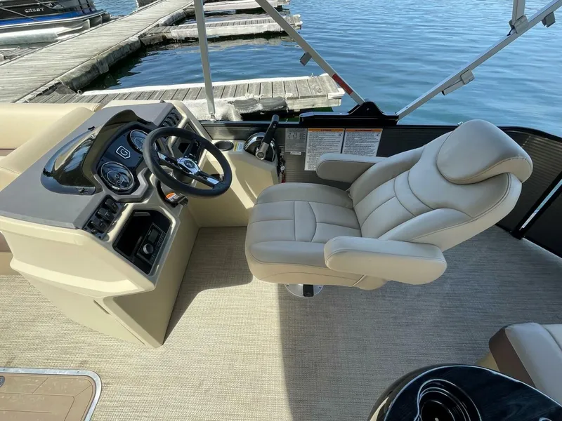 Slide: The Image of Godfrey Sweetwater Cruise SW 2186 2023 - 5525438