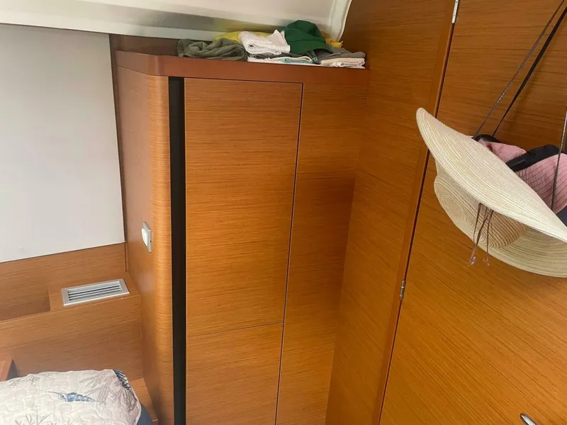 Slide: The Image of 2020 Sun Odyssey 410 - 5525680