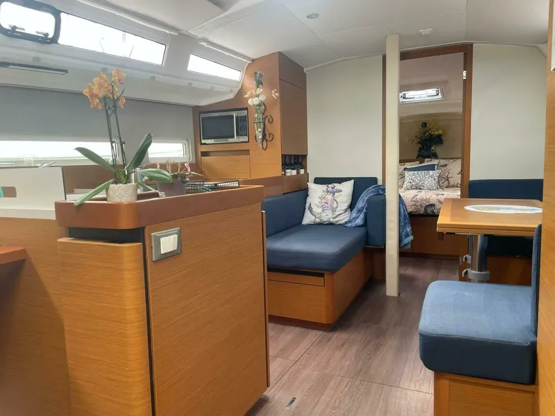 Slide: The Image of 2020 Sun Odyssey 410 - 5525672