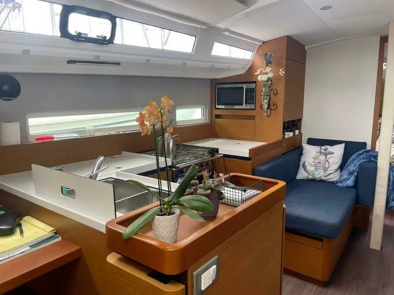 Slide: The Image of 2020 Sun Odyssey 410 - 5525728