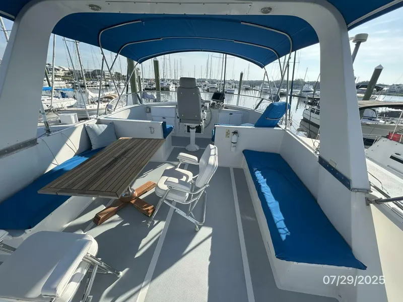 Slide: The Image of 44' DeFever flybridge forward - 5527218