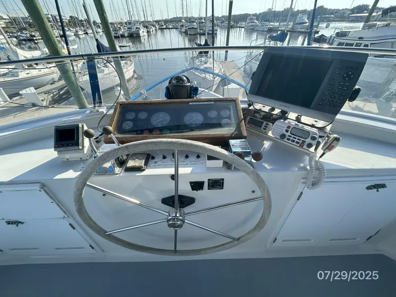 Slide: The Image of 44' DeFever flybridge helm3 - 5527221