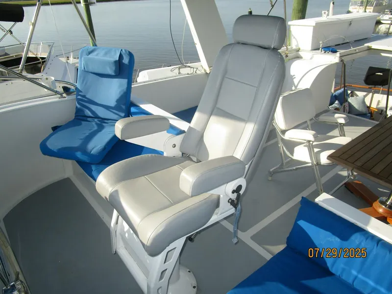 Slide: The Image of 44' DeFever flybridge helmseat1 - 5527222