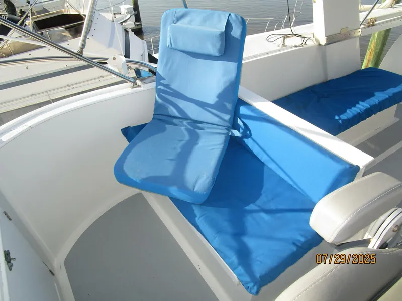 Slide: The Image of 44' DeFever flybridge starboard forward seating - 5527228