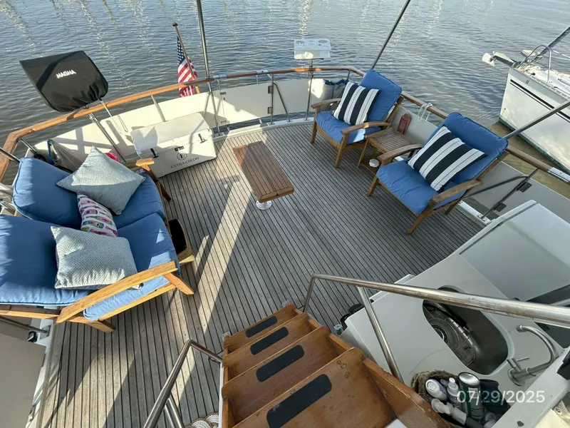 Slide: The Image of 44' DeFever sundeck1 - 5527276