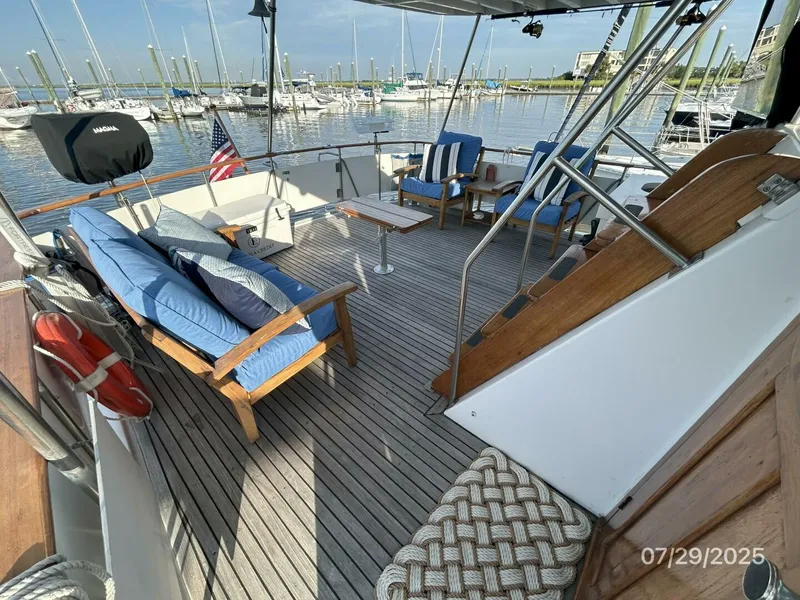 Slide: The Image of 44' DeFever sundeck3 - 5527275
