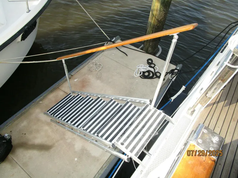 Slide: The Image of 44' DeFever gangway - 5527236