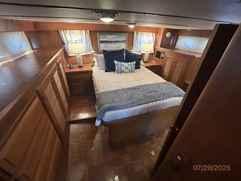 Slide: The Image of 44' DeFever master stateroom1 - 5527249