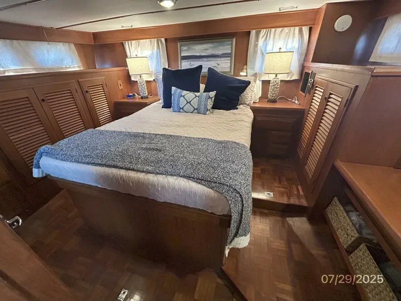 Slide: The Image of 44' DeFever master stateroom2 - 5527248