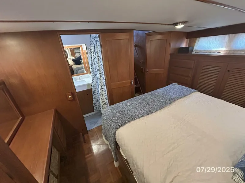 Slide: The Image of 44' DeFever master stateroom forward2 - 5527246