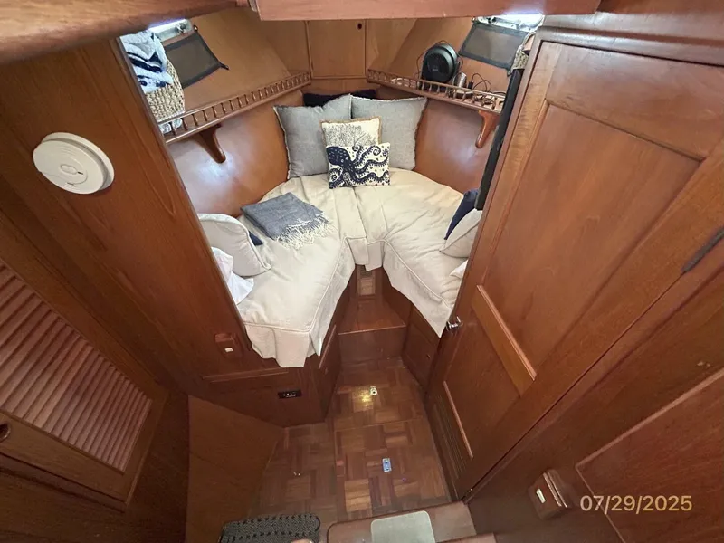 Slide: The Image of 44' DeFever guest stateroom - 5527240