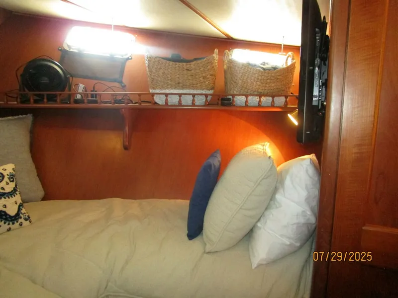 Slide: The Image of 44' DeFever guest stateroom starboard - 5527242