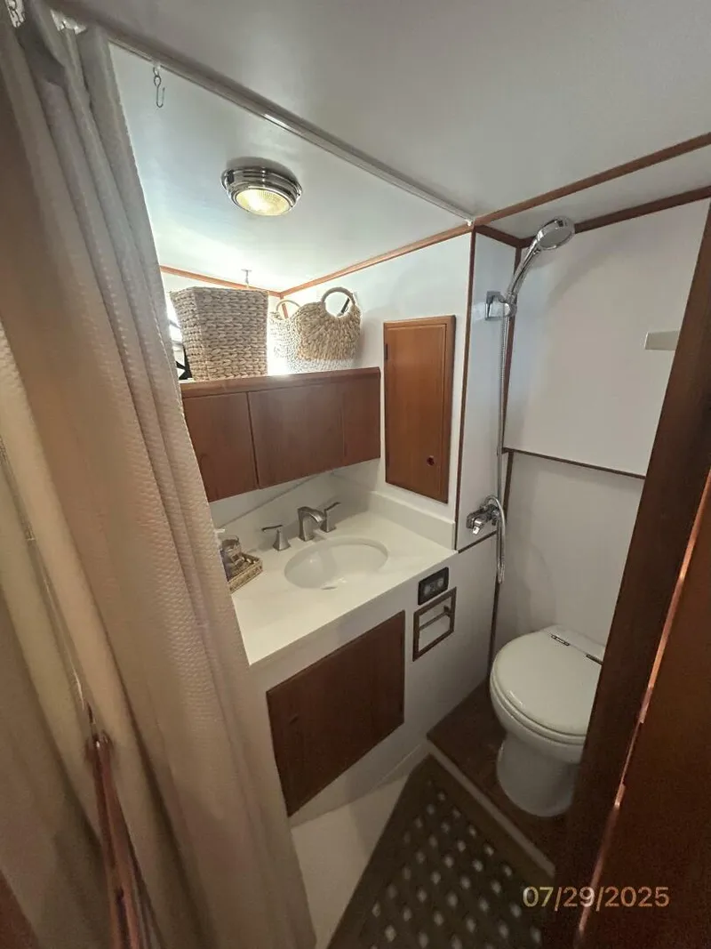 Slide: The Image of 44' DeFever guest stateroom head - 5527239