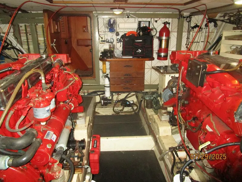 Slide: The Image of 44' DeFever engine room forward - 5527213
