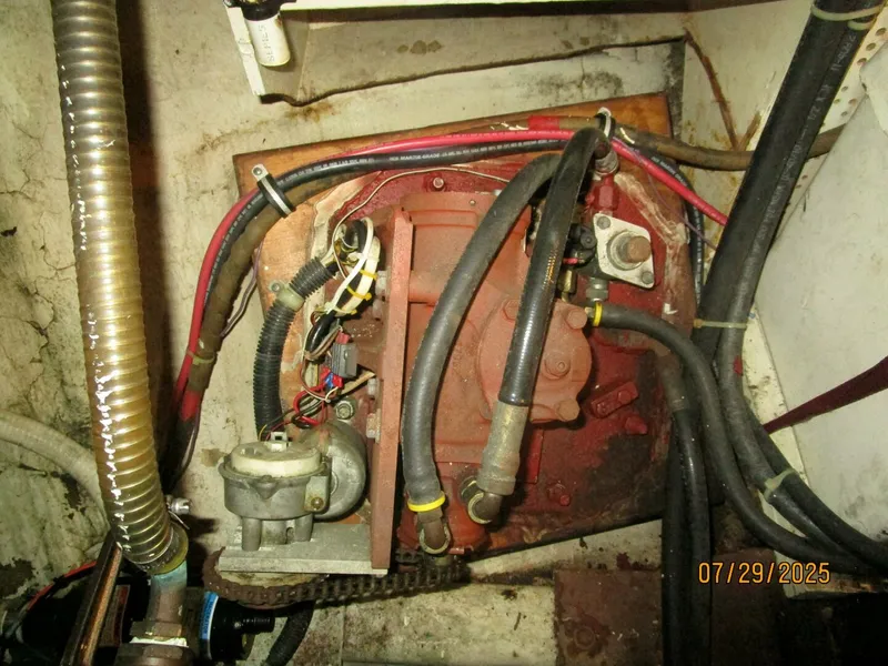 Slide: The Image of 44' DeFever starboard stabilizer head - 5527272