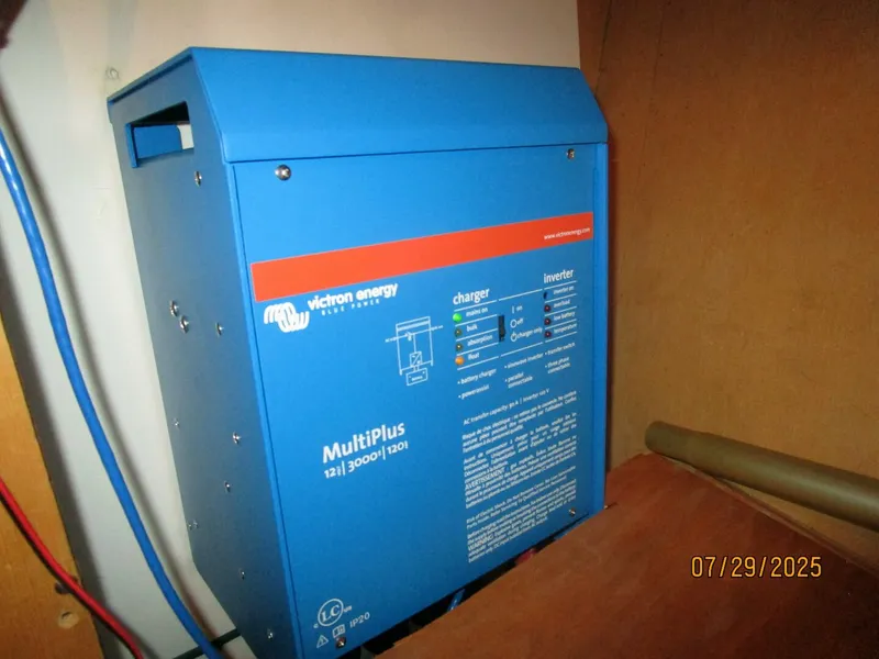 Slide: The Image of 44' DeFever inverter - 5527243