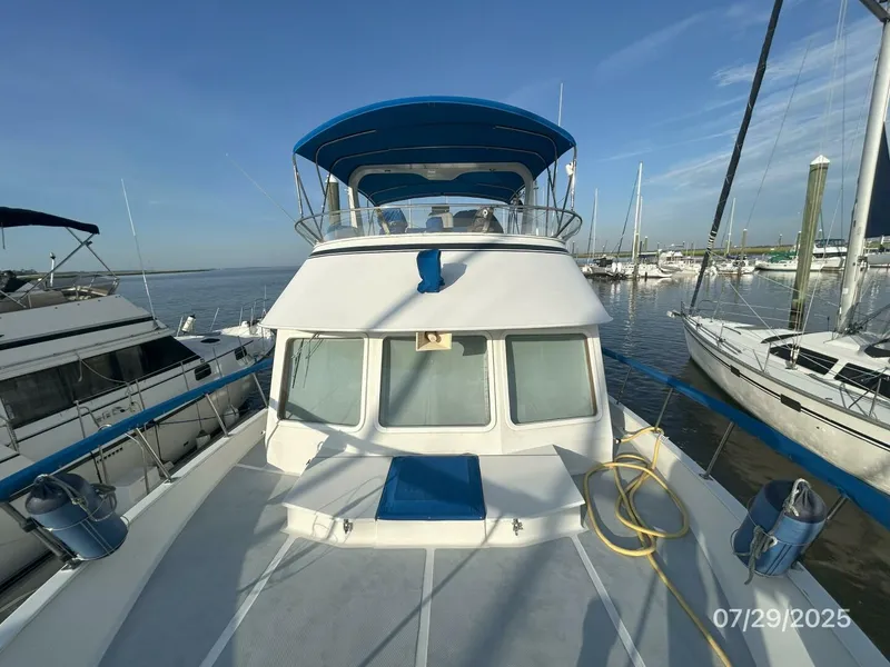 Slide: The Image of 44' DeFever foredeck aft - 5527230