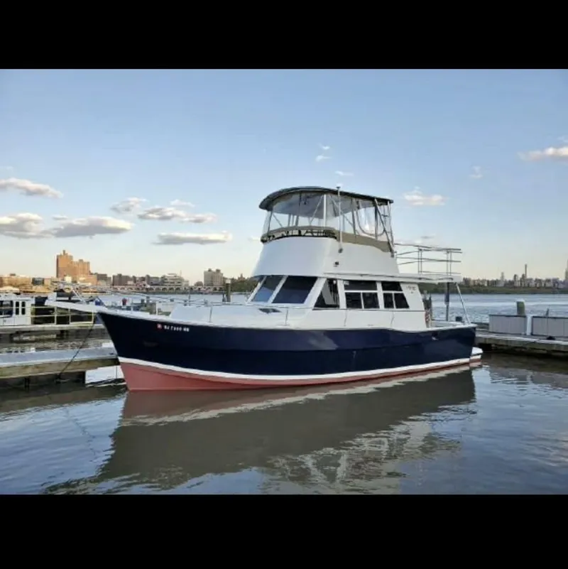 The Image of Mainship 390 portside - 5530537