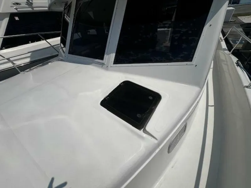 Slide: The Image of Mainship 390 port fwd. - 5530446