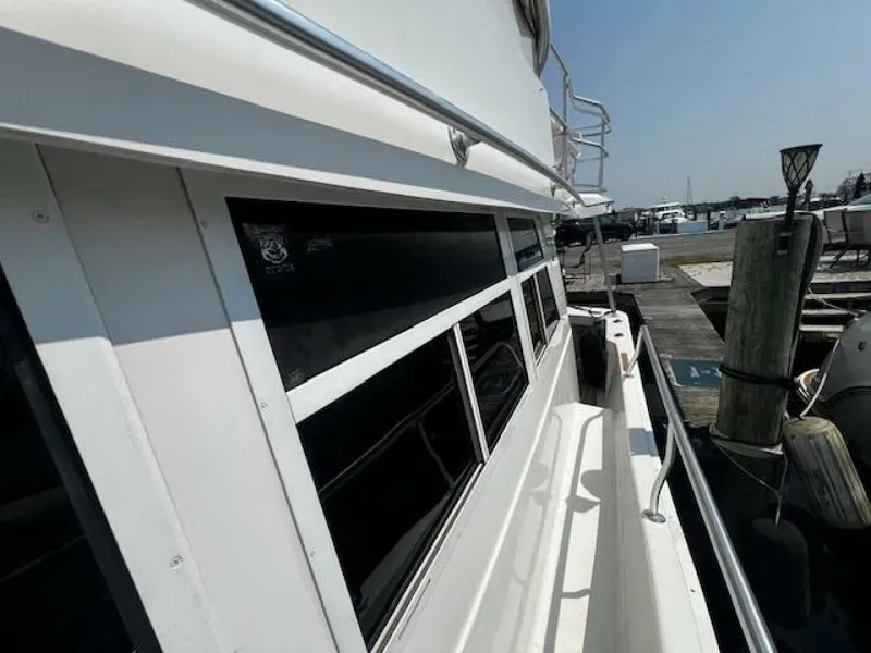 Slide: The Image of Mainship 390 port walk - 5530450