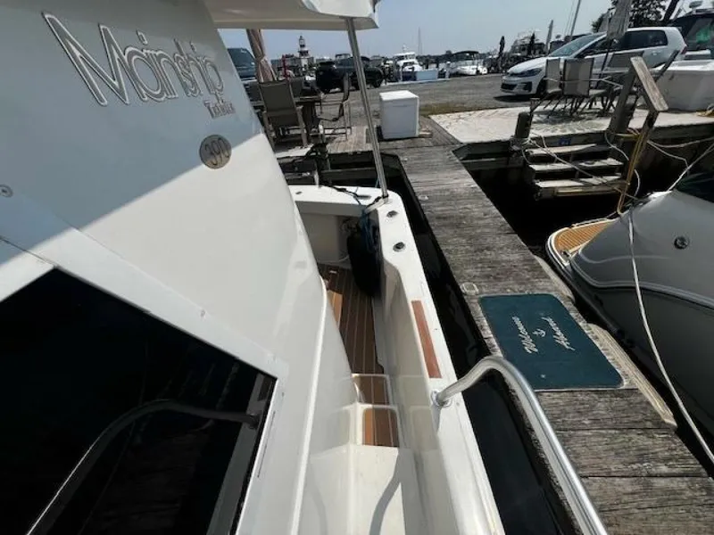 Slide: The Image of Mainship 390 port side rear - 5530452