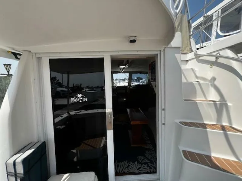 Slide: The Image of Mainship 390 rear slider - 5530454