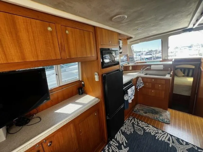 Slide: The Image of Mainship 390 salon port fwd. - 5530459