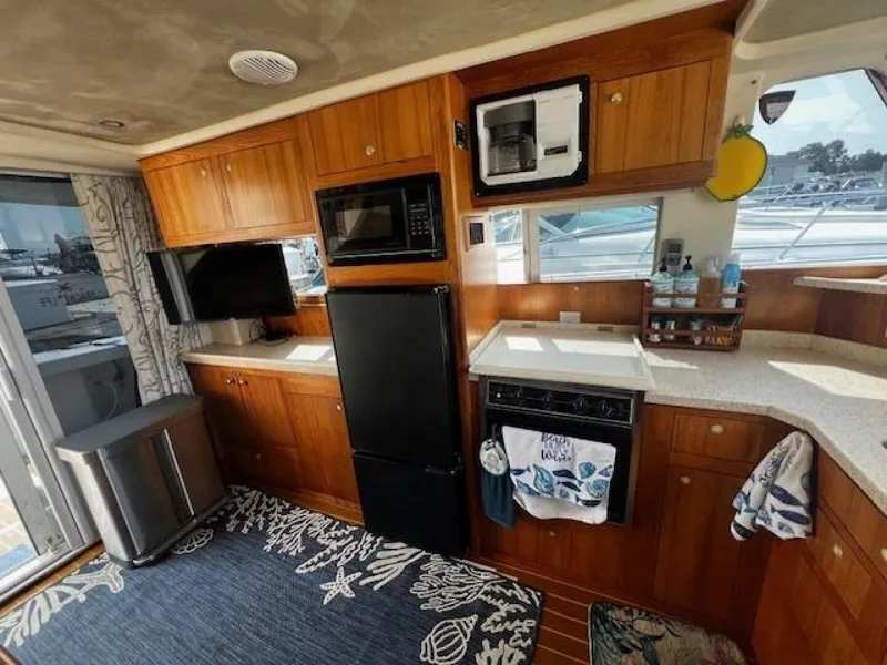 Slide: The Image of Mainship 390 salon port side - 5530461