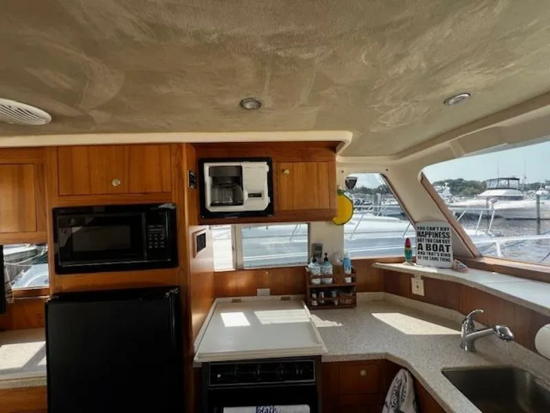 Slide: The Image of Mainship 390 salon port fwd - 5530462