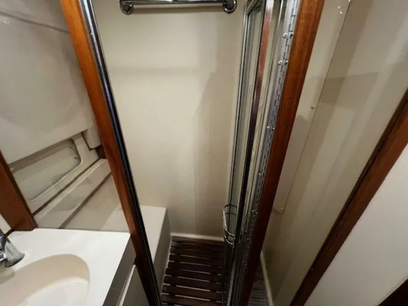 Slide: The Image of Mainship 390 enclosed shower - 5530469