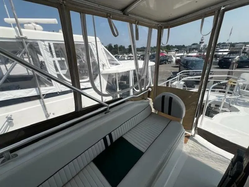 Slide: The Image of Mainship 390 Bridge starboard - 5530482