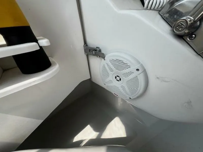 Slide: The Image of Mainship 390 PYLE speaker - 5530484