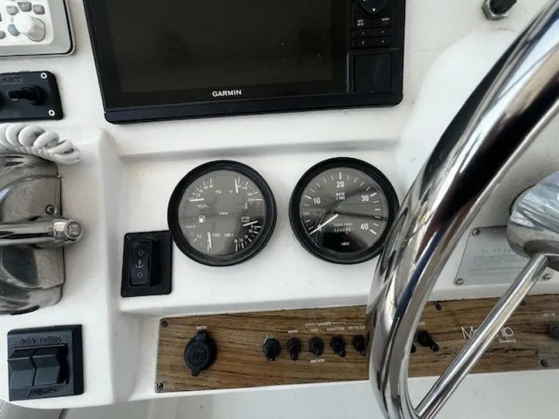 Slide: The Image of Mainship 390 port gauge - 5530485
