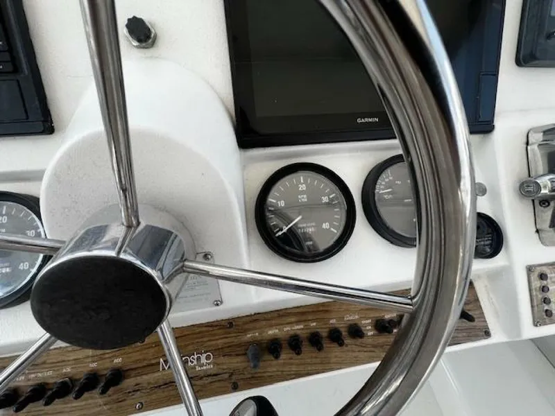 Slide: The Image of Mainship 390 stbd gauge - 5530486