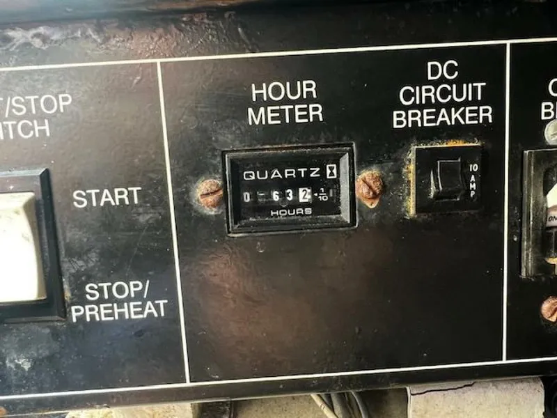 Slide: The Image of Mainship 390 Genset hours - 5530487