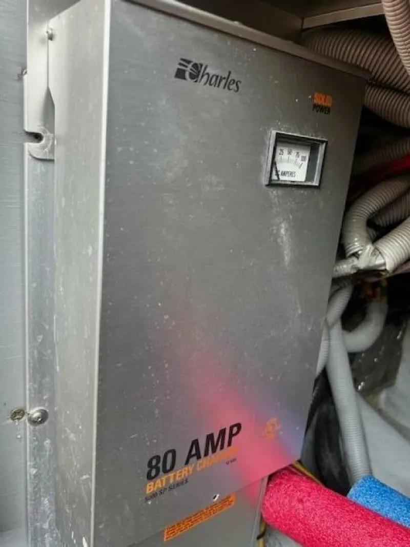 Slide: The Image of Mainship 390 battery charger - 5530490