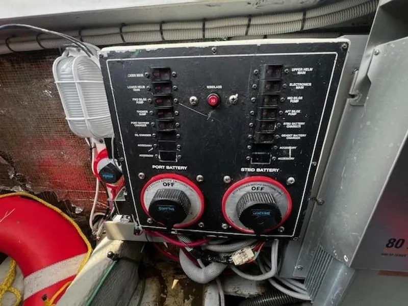 Slide: The Image of Mainship 390 Battery switch - 5530491