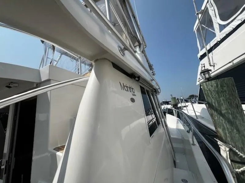 Slide: The Image of Mainship 390 stbd. walk - 5530438