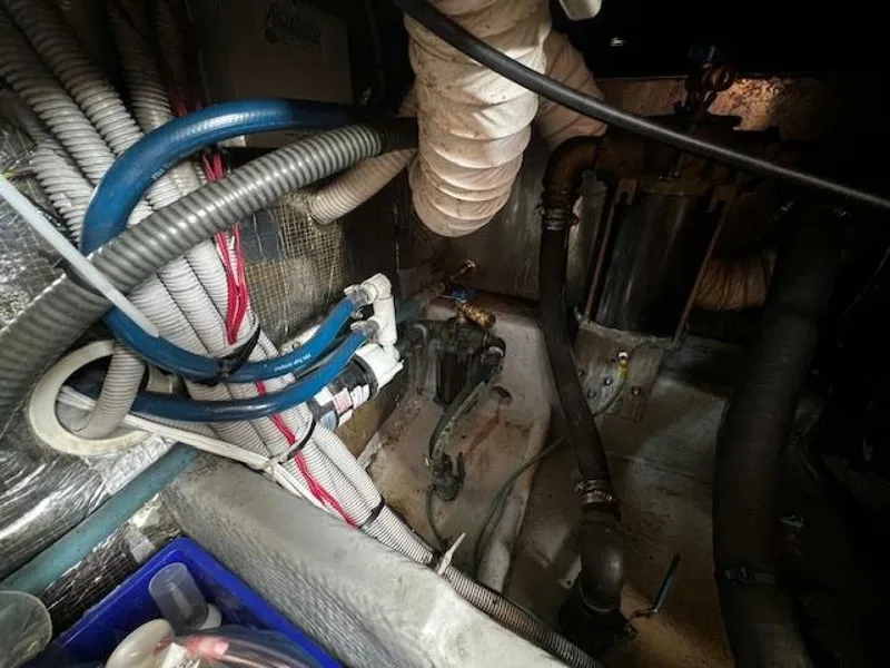 Slide: The Image of Mainship 390 engine room stbd fwd - 5530518